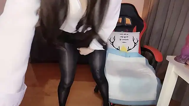 Nina-- live sex cam