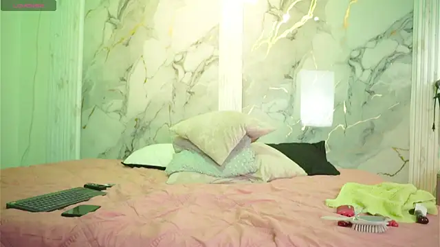 Tiffany_yu live cam on StripChat