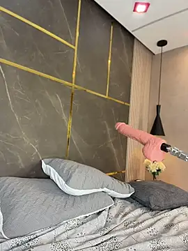 emily-hornyy's live room