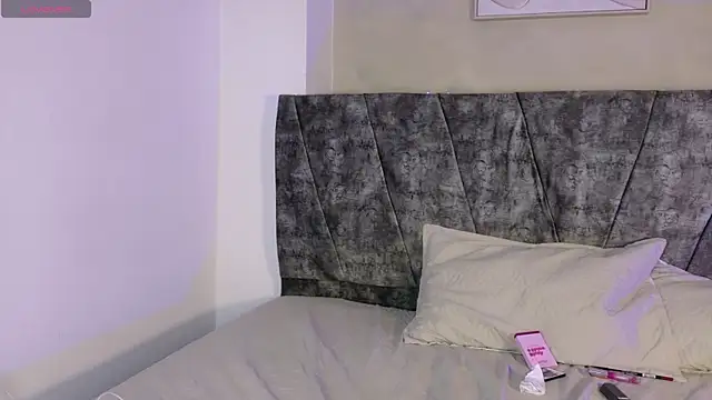 MadisonCollinss_ webcam