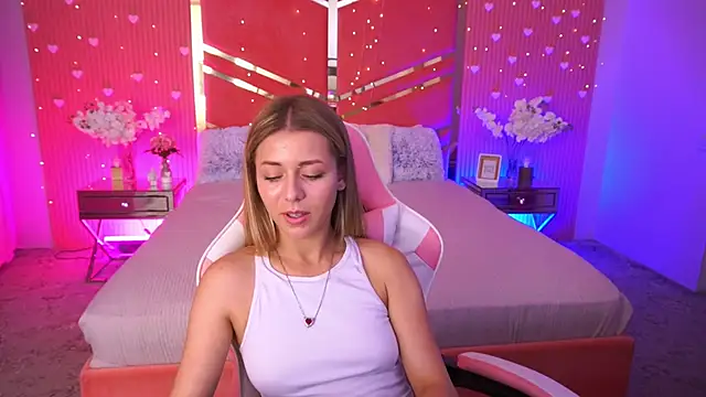 DoveLovee webcam