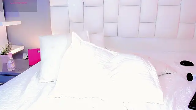 Kisses_Sophia webcam