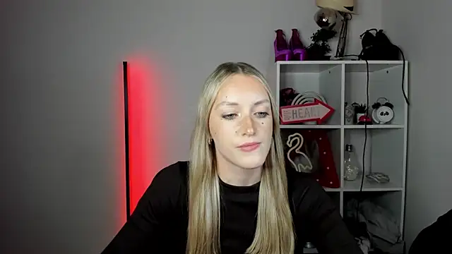 EvelynBlond webcam