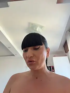 mysticcleo's live room