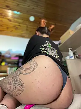 NikkiNix webcam