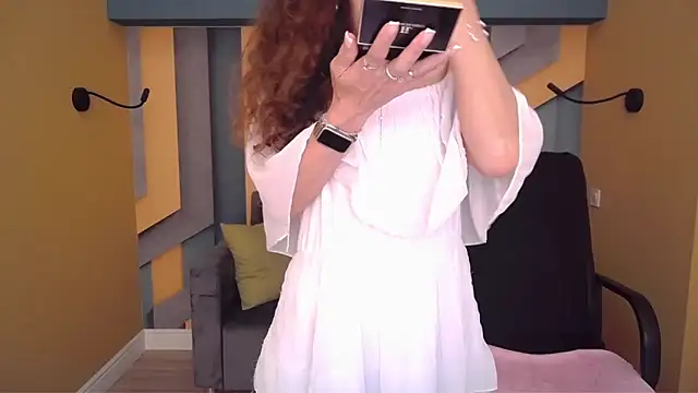 EllaLong webcam
