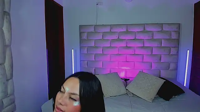 HollyGrey_ live cam on StripChat