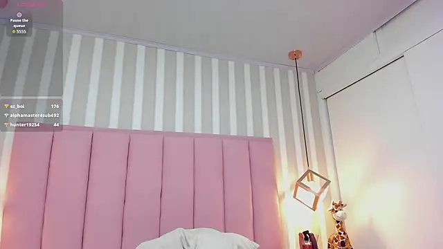MIA_JONS2 live cam on StripChat