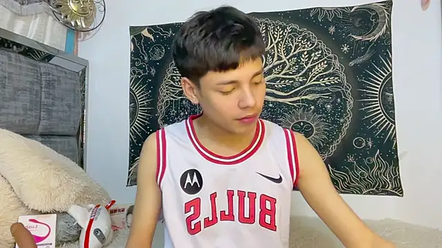 Bldavioro45 - Male webcam sex chat