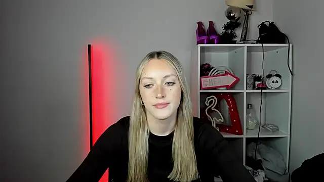 EvelynBlond webcam
