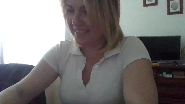 ElenaLove888 webcam