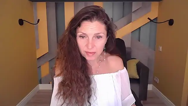 EllaLong webcam