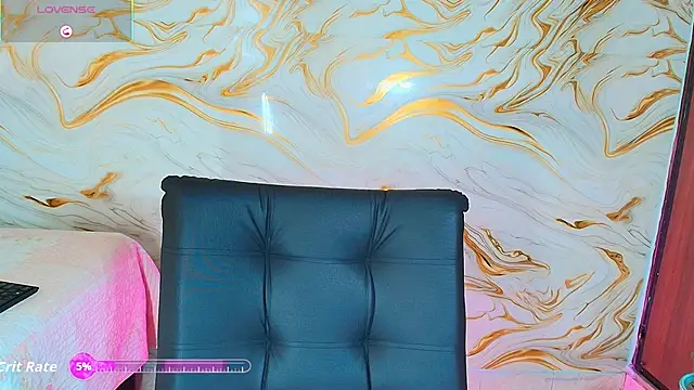 EbonyHansNight webcam