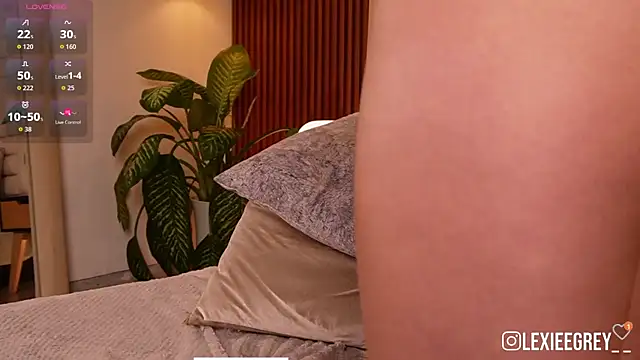 lexiee_grey_ webcam