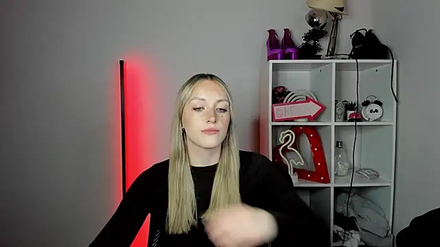 EvelynBlond webcam