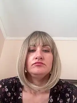 LunaFoxs live cam on StripChat