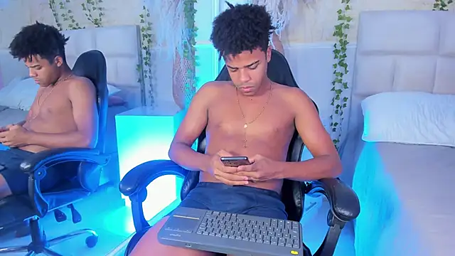 TaylorClay_ webcam