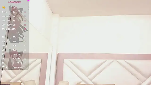 Bella_Roussee webcam
