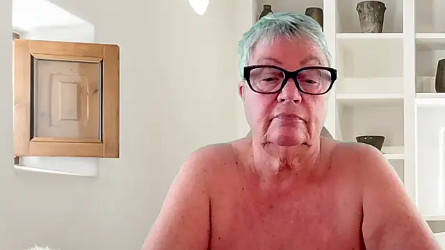 Mystery-Grandmother webcam
