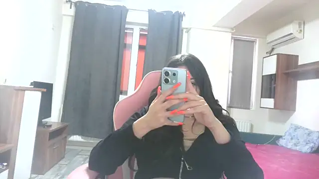 LovelyJulliette webcam