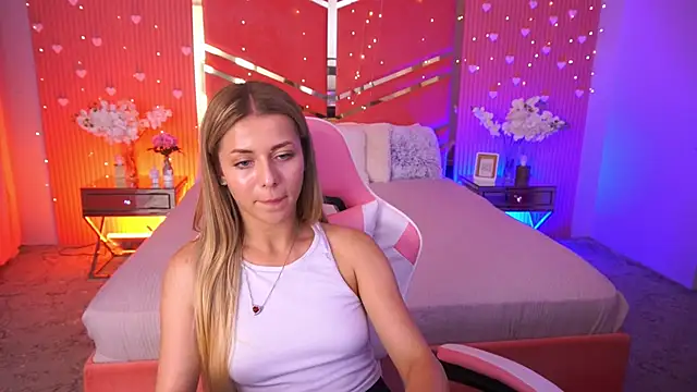 DoveLovee webcam