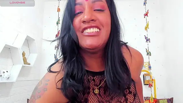 LadyNahir webcam