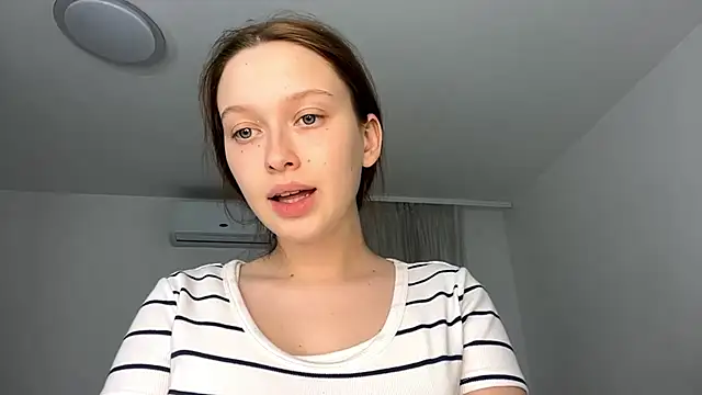 Watch LoryMusetti live on EroticFlix - High definition streams