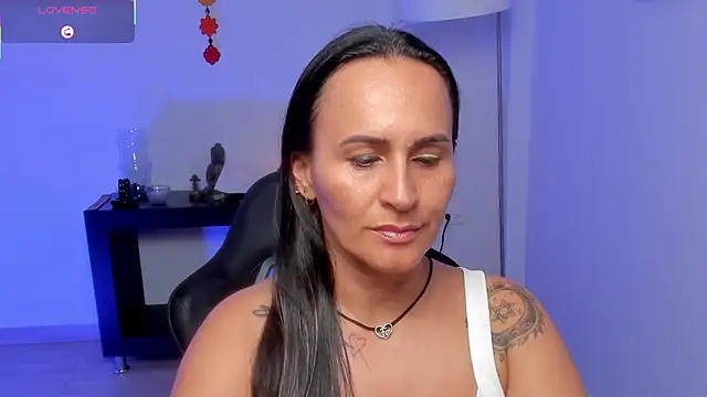 Sara_Charmy webcam
