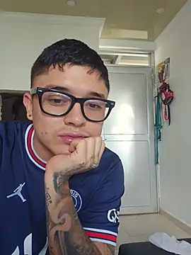 SAMY_AND_FRIENDSS webcam