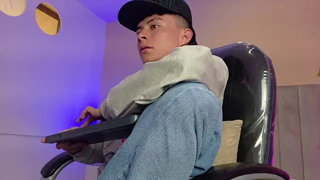 nascary_fox (M twink) - show ass