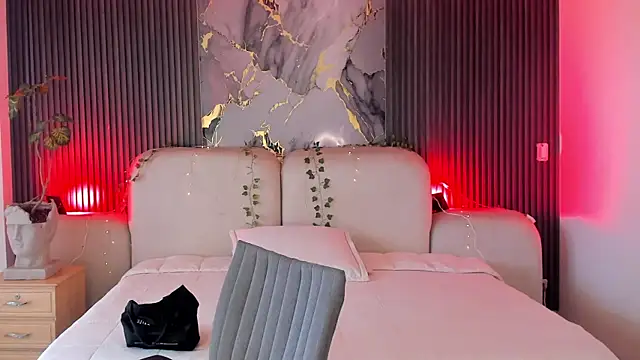 CarolineFyre webcam