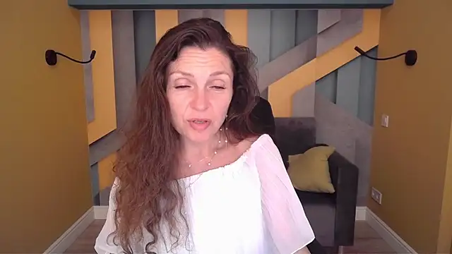 Watch EllaLong live on EroticFlix - High definition streams