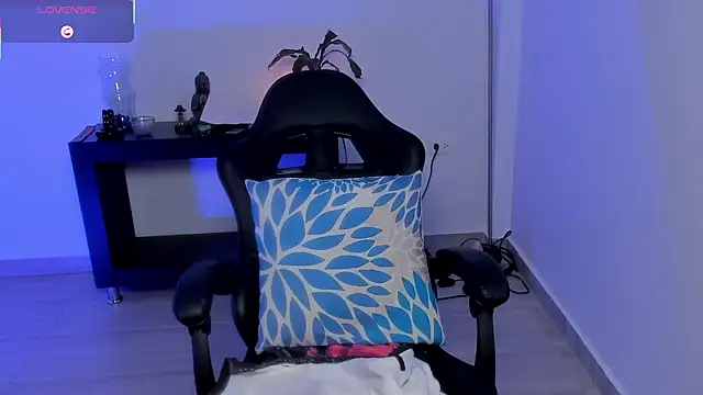 Sara_Charmy webcam