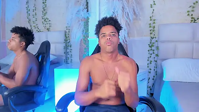 TaylorClay_ webcam