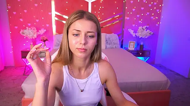 DoveLovee webcam