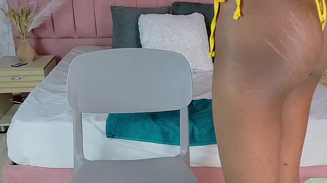 SCARLHETTBROWN live cam on StripChat