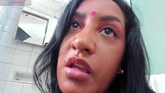 LadyNahir webcam