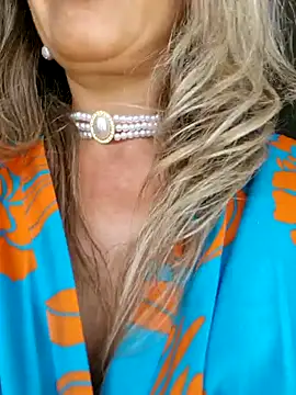 celynaross (Ask my age) - Destroy my butterfly  with your cum