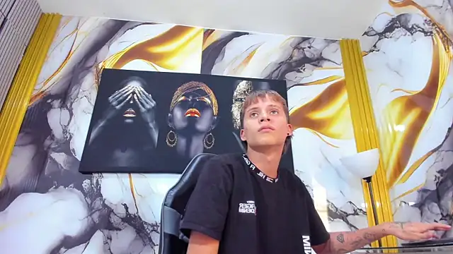 mono_blonde webcam