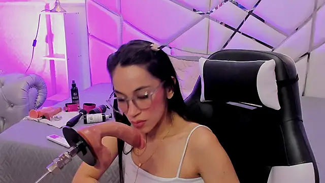 GabbieSkinny webcam