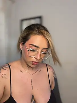 CarolQueen1_ webcam