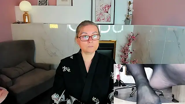 Alexandra_Kind webcam