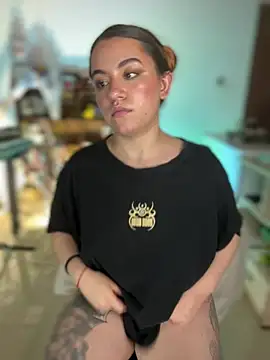 NikkiNix webcam