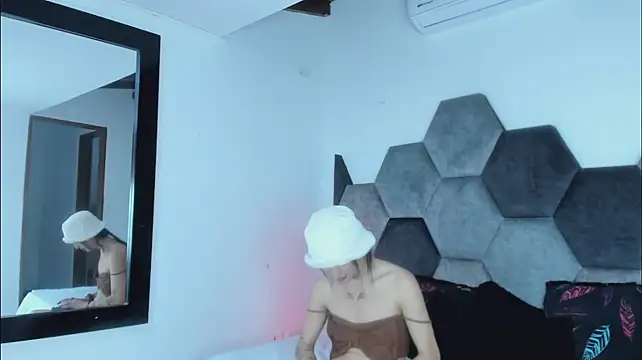 cloy_areo - Cloy_Areo's free webcam - UK Sex Cams