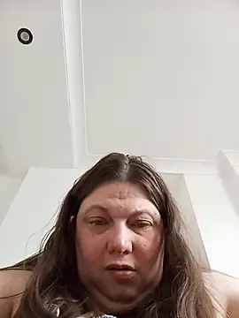 HotHornyEmmaX webcam
