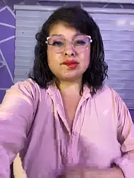 MiiaaJoness webcam