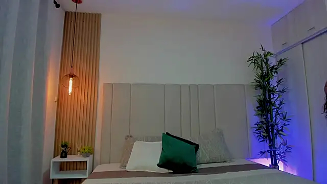 Victoria_Rosee webcam