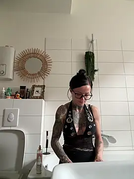 SkinnyLilly webcam