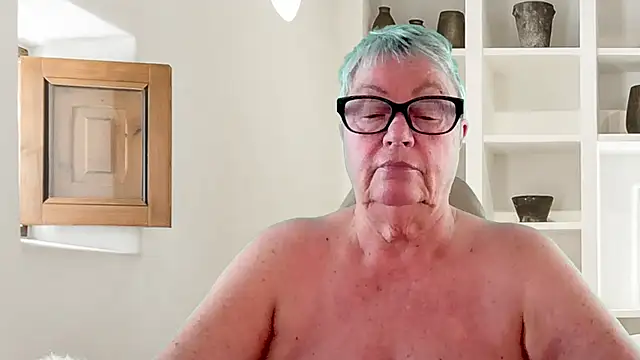 Mystery-Grandmother webcam
