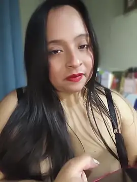 Gatitadiablita35 webcam